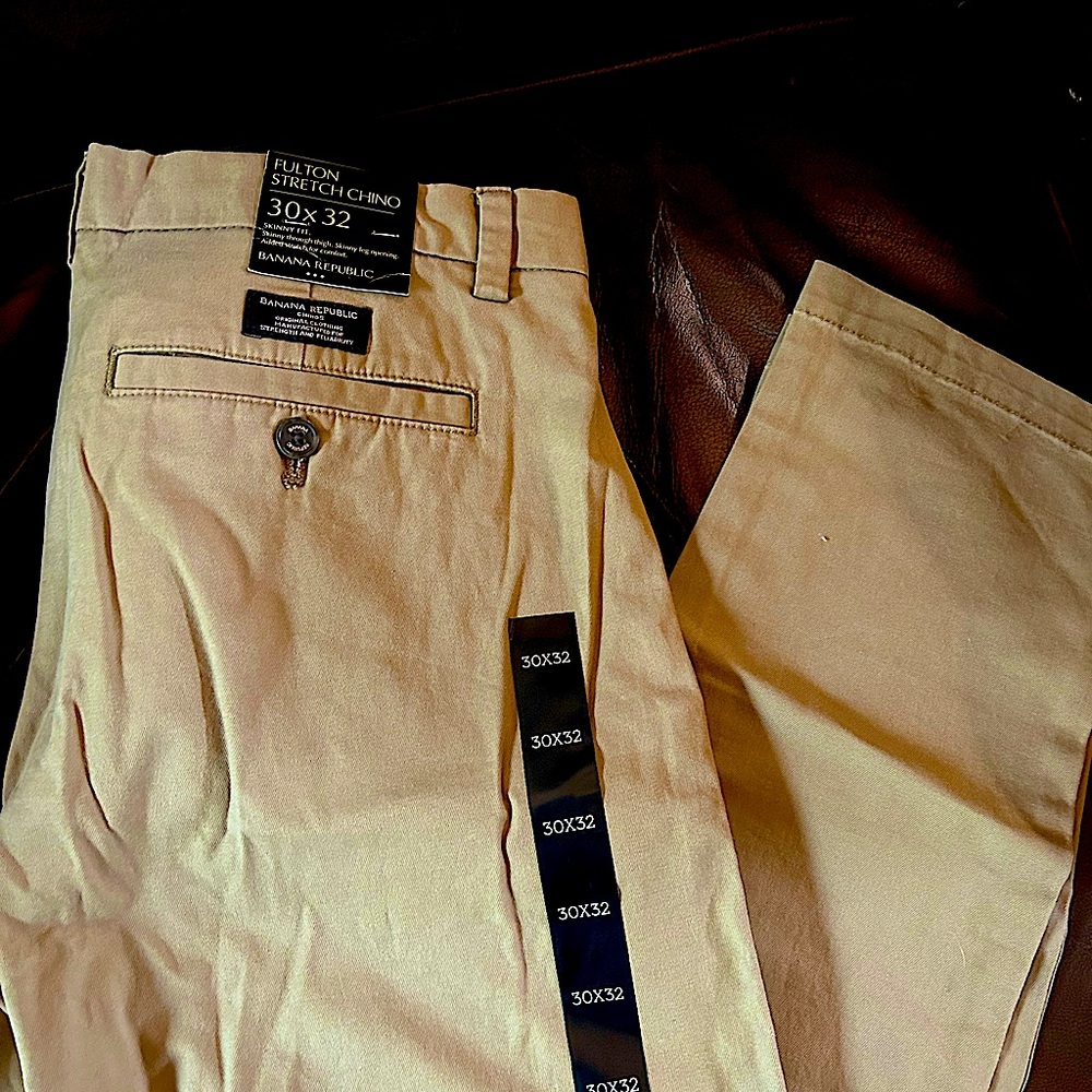 BANANA REPUBLIC Men’s Fulton Stretch Chino. 30X32, brand new, Skinny Fit.